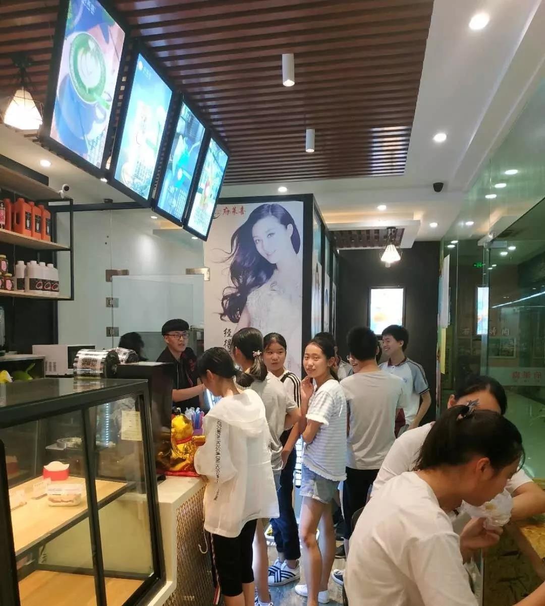 廣州金達咖啡飲品城-奶茶店裝修風格的選擇，決定店面生意的好壞